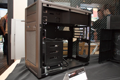 画像ギャラリー No.012のサムネイル画像 / “米びつ”PCケースにMini-ITX対応版が登場,Raven RV04は「開発中」〜秋葉原で行われたSilverStoneイベントレポート