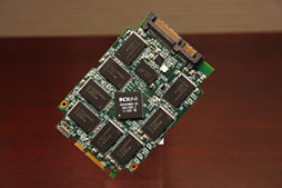 ���������꡼ No.010�Υ���ͥ������ / ������SSD���礭���ɤ��ڤ�OCZ��PCIe�ץ�åȥե������Kilimanjaro�׺��Ѥ�Thunderbolt�б�SSD��6Gbps����ȥ�����κǿ��������