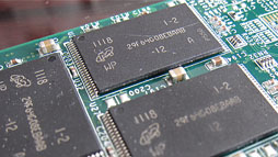 ���������꡼ No.014�Υ���ͥ������ / ������SSD���礭���ɤ��ڤ�OCZ��PCIe�ץ�åȥե������Kilimanjaro�׺��Ѥ�Thunderbolt�б�SSD��6Gbps����ȥ�����κǿ��������