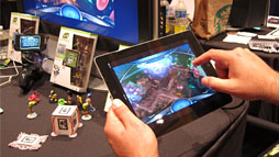 画像ギャラリー No.025のサムネイル画像 / AndoridやiOS搭載端末と,その周辺機器が見せるゲームデバイスの可能性。2012 International CESで展示された新製品をまとめてチェック