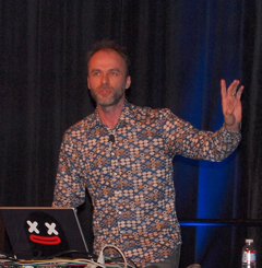 ꡼ No.002Υͥ / GDC 2012ˤ줿फ鿷ʥǥޤ롣TRS-80פΥȥҲ𤹤륻å˻äƤߤ