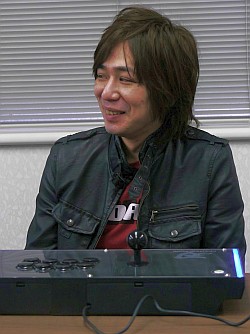 画像ギャラリー No.005のサムネイル画像 / HORIの新作アーケードスティック「ファイティングエッジ」インタビュー。監修のプロゲーマーsako氏に聞くその狙いと,sako嫁ことakikiさんが明かすプロゲーマーの生態とは