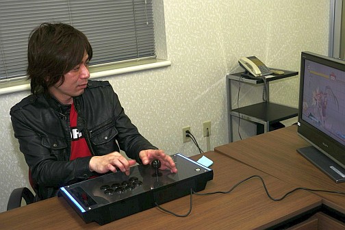 画像ギャラリー No.011のサムネイル画像 / HORIの新作アーケードスティック「ファイティングエッジ」インタビュー。監修のプロゲーマーsako氏に聞くその狙いと,sako嫁ことakikiさんが明かすプロゲーマーの生態とは