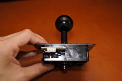 画像ギャラリー No.009のサムネイル画像 / HORIの新作アーケードスティック「ファイティングエッジ」レビュー。sako氏お墨付きのプレイフィールと,内部構造を徹底解剖