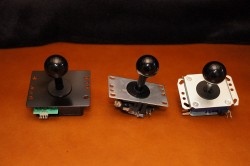 画像ギャラリー No.011のサムネイル画像 / HORIの新作アーケードスティック「ファイティングエッジ」レビュー。sako氏お墨付きのプレイフィールと,内部構造を徹底解剖