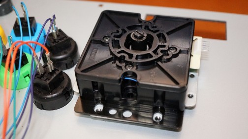 画像ギャラリー No.024のサムネイル画像 / HORIの新作アーケードスティック「ファイティングエッジ」レビュー。sako氏お墨付きのプレイフィールと,内部構造を徹底解剖