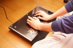 画像ギャラリー No.030のサムネイル画像 / HORIの新作アーケードスティック「ファイティングエッジ」レビュー。sako氏お墨付きのプレイフィールと,内部構造を徹底解剖