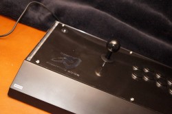 画像ギャラリー No.032のサムネイル画像 / HORIの新作アーケードスティック「ファイティングエッジ」レビュー。sako氏お墨付きのプレイフィールと,内部構造を徹底解剖