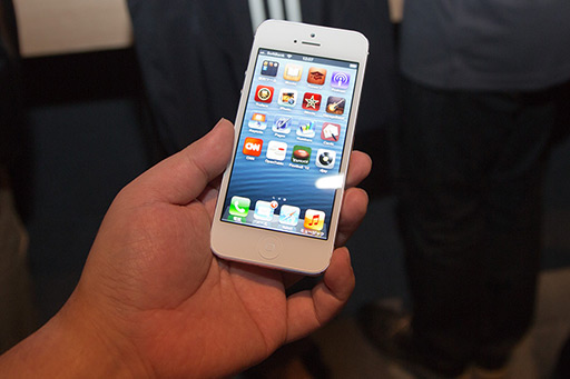 画像ギャラリー No.003のサムネイル画像 / Apple,「iPhone 5」を日本国内で披露。実機をフォトレポート形式でお届け