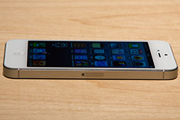 画像ギャラリー No.008のサムネイル画像 / Apple,「iPhone 5」を日本国内で披露。実機をフォトレポート形式でお届け