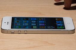 画像ギャラリー No.009のサムネイル画像 / Apple,「iPhone 5」を日本国内で披露。実機をフォトレポート形式でお届け