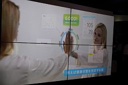 ���������꡼ No.023�Υ���ͥ������ / ��Ǿ�ᥬ�ͤ�8K�ǥ����ץ쥤�ʤɡ����ܤ�IT�����Ŷȳ��������ü���Ѥ��뽸������CEATEC 2012�׳���