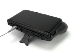 画像ギャラリー No.011のサムネイル画像 / リンクスプロダクツ,スタンドとしても使用できる3DS LL用グリップ全2色