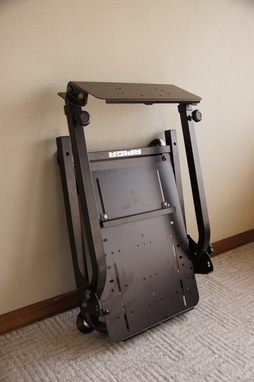 画像ギャラリー No.020のサムネイル画像 / “折りたたみ可能”なレースゲーム用コックピット「AP2 Foldable Racing Wheel Stand」レビュー