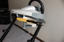 画像ギャラリー No.026のサムネイル画像 / “折りたたみ可能”なレースゲーム用コックピット「AP2 Foldable Racing Wheel Stand」レビュー