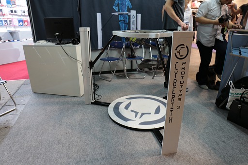 ���������꡼ No.004�Υ���ͥ������ / ��TGS 2014�ϲ��۶��֤��⤯��ķ�֤��δ������ǽ�ˤ����Cyberith Virtualizer�פ��ץ쥤���֥�Ÿ����