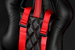 画像ギャラリー No.005のサムネイル画像 / 泣く子も黙る“4点ハーネス付き”モデルも。クルマ系ゲーマー向けのチェア3製品がBauhutteから登場