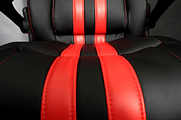 画像ギャラリー No.012のサムネイル画像 / 泣く子も黙る“4点ハーネス付き”モデルも。クルマ系ゲーマー向けのチェア3製品がBauhutteから登場