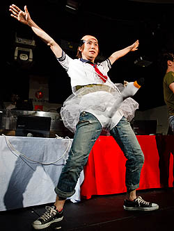 画像ギャラリー No.004のサムネイル画像 / FEZと岩田光央さん&鈴村健一さんのラジオ番組がコラボ。東京で実施されたラジオライブ「スウィートイグニッショントークライブ Powerd by FEZ」レポート