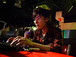 画像ギャラリー No.017のサムネイル画像 / FEZと岩田光央さん&鈴村健一さんのラジオ番組がコラボ。東京で実施されたラジオライブ「スウィートイグニッショントークライブ Powerd by FEZ」レポート