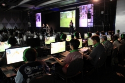 画像ギャラリー No.023のサムネイル画像 / 「FEZ」のオフラインイベント“メルファリア大感謝祭2013”をレポート。「フェンサー」「セスタス」の改修内容や,新たな戦争ルールの情報が公開に