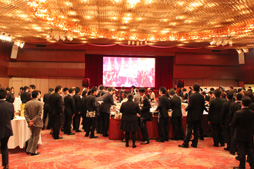 画像ギャラリー No.004のサムネイル画像 / 「RED STONE」運営10周年を祝い,300人のファンと乾杯! 2015年のロードマップも公開された「10th Birthday Party」をレポート