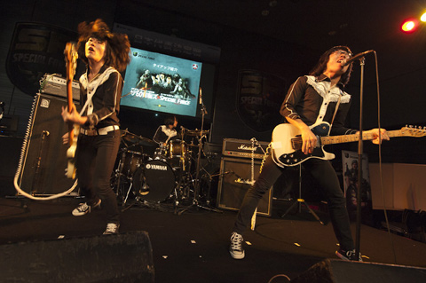 ���������꡼ No.002�Υ���ͥ������ / ��SPECIAL FORCE���������������ï�μ�ˡ����ո��ǹԤ�줿������ɽ�������ݡ���