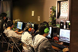 画像ギャラリー No.005のサムネイル画像 / 国内サービス開始5周年を迎える「SPECIAL FORCE」のオフラインイベントが福岡で開催。「Yuti」「SypGea」両選手と来場客との対決も