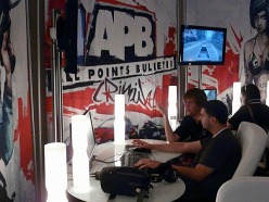 ���������꡼ No.003�Υ���ͥ������ / ��E3 2010�ϥ�������ֶᡪ �ٴ��Х���󥰤ι����������MMOG��APB�פϡ�̵�¤β�ǽ������᤿����饯����������ǽ��̥��