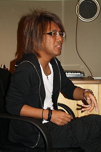 画像集#001のサムネイル/親子二世代にわたるミニ四駆の象徴に! 「ワクワク無限大∞ミニ四駆ワールド」のテーマソングを歌う影山ヒロノブさん&作曲の菊田裕樹さんインタビュー