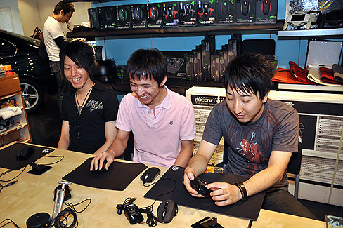 画像ギャラリー No.046のサムネイル画像 / KeNNy,uNleashed & fumio×MSY。「ゲーマー視点でRazer Mambaを評価する」座談会レポートを掲載