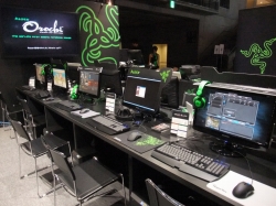 ���������꡼ No.001�Υ���ͥ������ / ��TGS 2010��Razer�֡�����ݡ��ȡ������ʤ�Xbox 360�ѥ���ȥ������Onza�פ�PC�ѥ����ܡ��ɡ�BlackWidow�פˤ⿨�äƤߤ�
