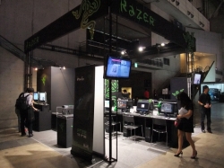 ���������꡼ No.002�Υ���ͥ������ / ��TGS 2010��Razer�֡�����ݡ��ȡ������ʤ�Xbox 360�ѥ���ȥ������Onza�פ�PC�ѥ����ܡ��ɡ�BlackWidow�פˤ⿨�äƤߤ�