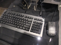 TGS 2010Razer֡ݡȡʤXbox 360ѥȥOnzaפPCѥܡɡBlackWidowפˤ⿨äƤߤ