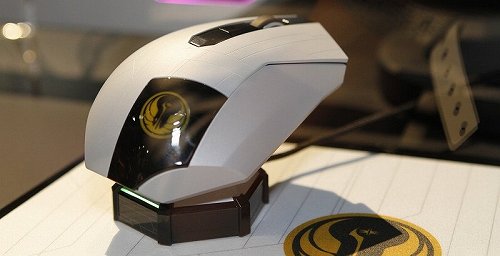 ꡼ No.009 | E3 2011RazerStar Wars: The Old RepublicפȤΥåʤо졣Star WarsͤΥޥ䥭ܡɤ򻣱ƤƤ