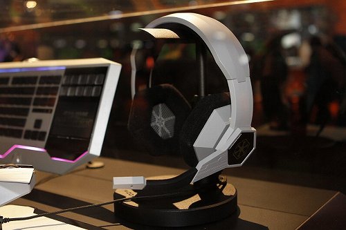 ꡼ No.014 | E3 2011RazerStar Wars: The Old RepublicפȤΥåʤо졣Star WarsͤΥޥ䥭ܡɤ򻣱ƤƤ