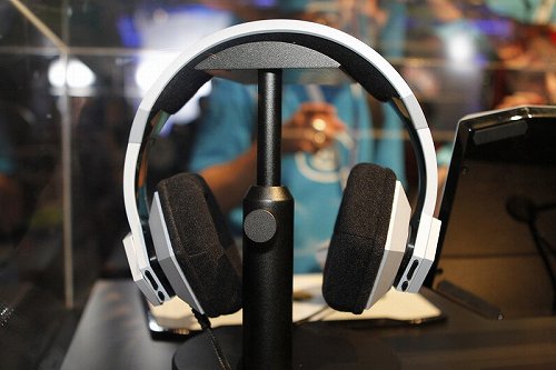 ꡼ No.015 | E3 2011RazerStar Wars: The Old RepublicפȤΥåʤо졣Star WarsͤΥޥ䥭ܡɤ򻣱ƤƤ