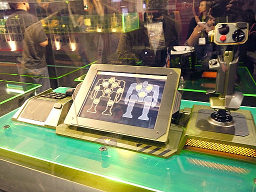 画像集#001のサムネイル/［E3 2012］Razerブースに新作マウス「Razer Taipan」と「MechWarrior Online」専用コントローラが出展