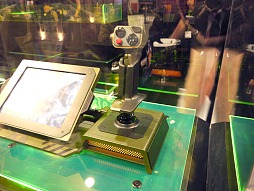 画像集#002のサムネイル/［E3 2012］Razerブースに新作マウス「Razer Taipan」と「MechWarrior Online」専用コントローラが出展