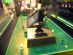 画像集#003のサムネイル/［E3 2012］Razerブースに新作マウス「Razer Taipan」と「MechWarrior Online」専用コントローラが出展