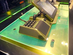 画像集#004のサムネイル/［E3 2012］Razerブースに新作マウス「Razer Taipan」と「MechWarrior Online」専用コントローラが出展