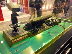 画像集#008のサムネイル/［E3 2012］Razerブースに新作マウス「Razer Taipan」と「MechWarrior Online」専用コントローラが出展