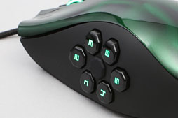 画像集#015のサムネイル/左サイドに6ボタンを搭載したマウス「Razer Naga Hex」レビュー。「MOBA＆アクションRPG向けモデル」の価値を探る