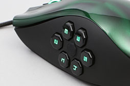 画像集#016のサムネイル/左サイドに6ボタンを搭載したマウス「Razer Naga Hex」レビュー。「MOBA＆アクションRPG向けモデル」の価値を探る