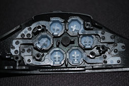 画像集#025のサムネイル/左サイドに6ボタンを搭載したマウス「Razer Naga Hex」レビュー。「MOBA＆アクションRPG向けモデル」の価値を探る