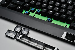 Razer Blackwidow Ultimate 13 を試す 青軸採用のゲーマー向けキーボードは 13年モデルで何が変わったか