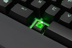 Razer独自の「緑軸」「オレンジ軸」メカニカルキースイッチは買いか？ ゲーマー向けキーボード「BlackWidow」の新モデルをテスト