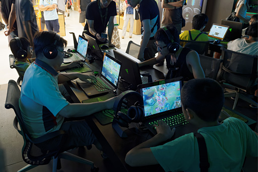 ꡼ No.012Υͥ / COMPUTEXϤޤθƤ餤顤ơʤסRazerΥꥢŹޡRazerStore Taipeiפ򸫤Ƥ