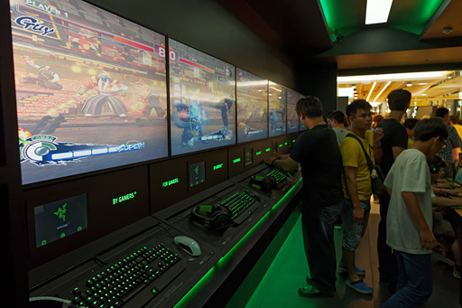 ꡼ No.013Υͥ / COMPUTEXϤޤθƤ餤顤ơʤסRazerΥꥢŹޡRazerStore Taipeiפ򸫤Ƥ