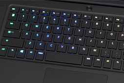 画像ギャラリー No.023のサムネイル画像 / 「Razer Blade」2016年モデルをテスト。超薄型のゲーマー向けノートPCは,持ち運べるゲーム環境への期待に応えられるか?
